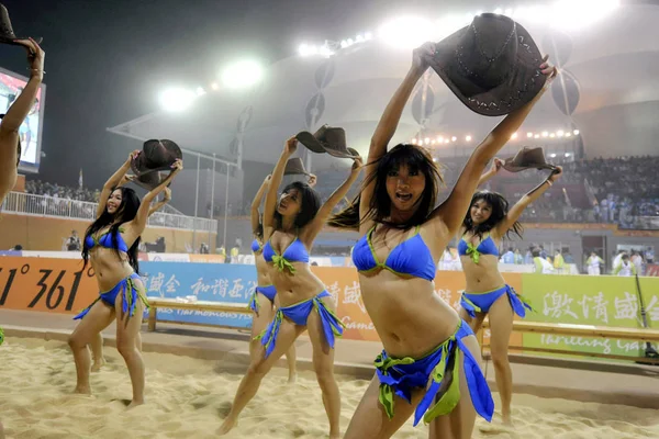 Les Pom Pom Girls Produisent Lors Match Volley Ball Plage — Photo