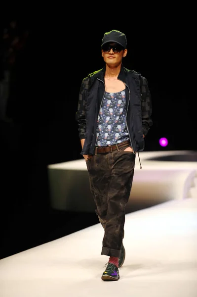 Cabbeen Modeshow Tijdens China Fashion Week Lente Zomer 2011 Beijing — Stockfoto