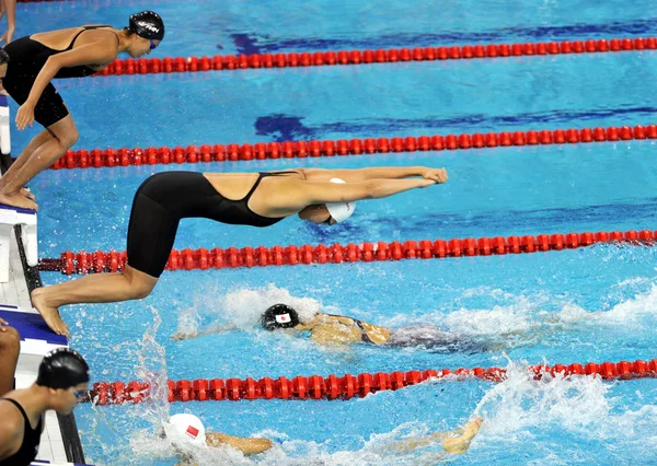 Les Nageurs Concourent Dans Finale Relais 4X100M Nage Libre Féminin — Photo