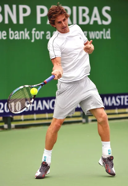 ロシアのプロテニス プレーヤー イゴール アンドレエフ ショットを果たしているトレーニング セッション中に 2010 上海マスターズの中国 上海市に上海旗忠テニス センターで — ストック写真
