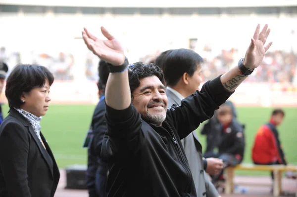 Bývalý Argentinský Hráč Trenér Diego Maradona Vlny Publikum Před Charitativní — Stock fotografie