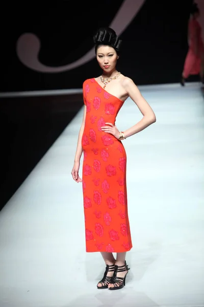 Rabbit Varma Modevisning Kina Fashion Week Vår Sommar 2011 Beijing — Stockfoto