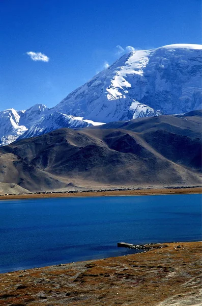高原とタシュクルガン タジク自治県北西中国新疆ウイグル自治区 2007 月の高山の風景 — ストック写真