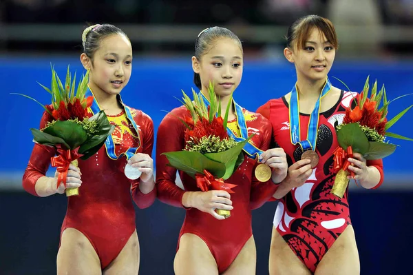 Desde Izquierda Chinas Huang Qiushuang Medallista Plata Chinas Sui Medallista —  Fotos de Stock