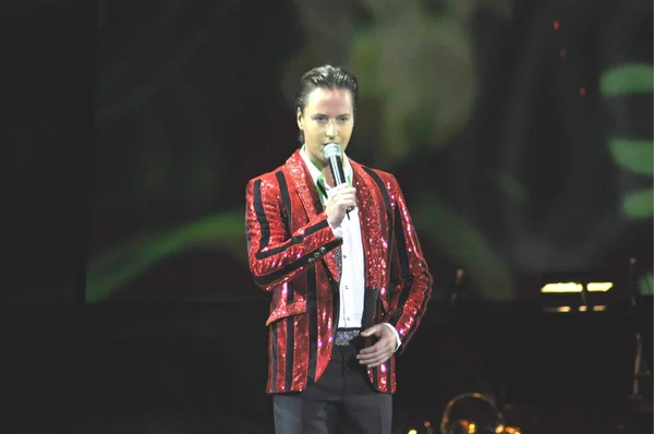 俄罗斯歌手维塔斯在中国上海举行的慈善音乐会上表演 2010年9月18日 — 图库照片