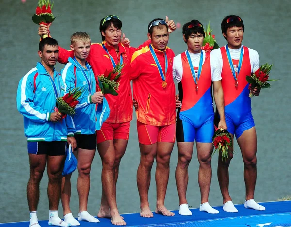 Kinesere Guldmedaljevindere Hui Zhang Liang Center Udgør Med Sølv Medaljevindere - Stock-foto