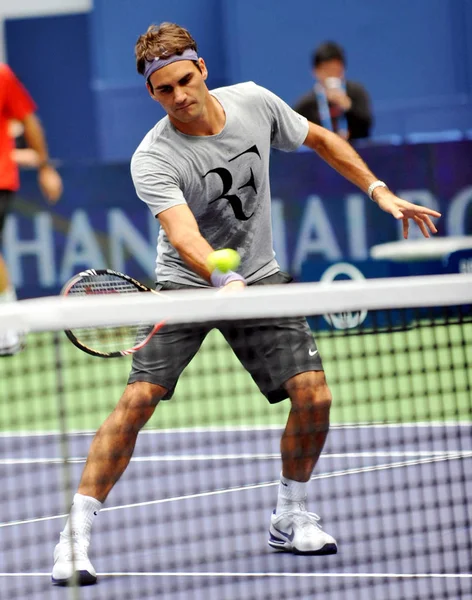 Tenista Suíço Roger Federer Pratica Durante Uma Sessão Treinamento Para — Fotografia de Stock