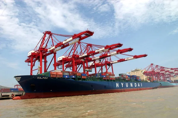 Navio Contêineres Sul Coreano Visto Atracando Cais Porto Águas Profundas — Fotografia de Stock