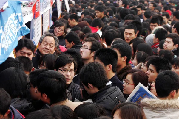 Los Graduados Universitarios Universitarios Chinos Congregan Una Feria Empleo Ciudad — Foto de Stock