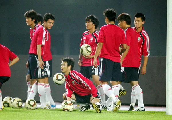 Spelers Van Chinese Nationale Mannen Voetbal Team Praktijk Tijdens Een — Stockfoto