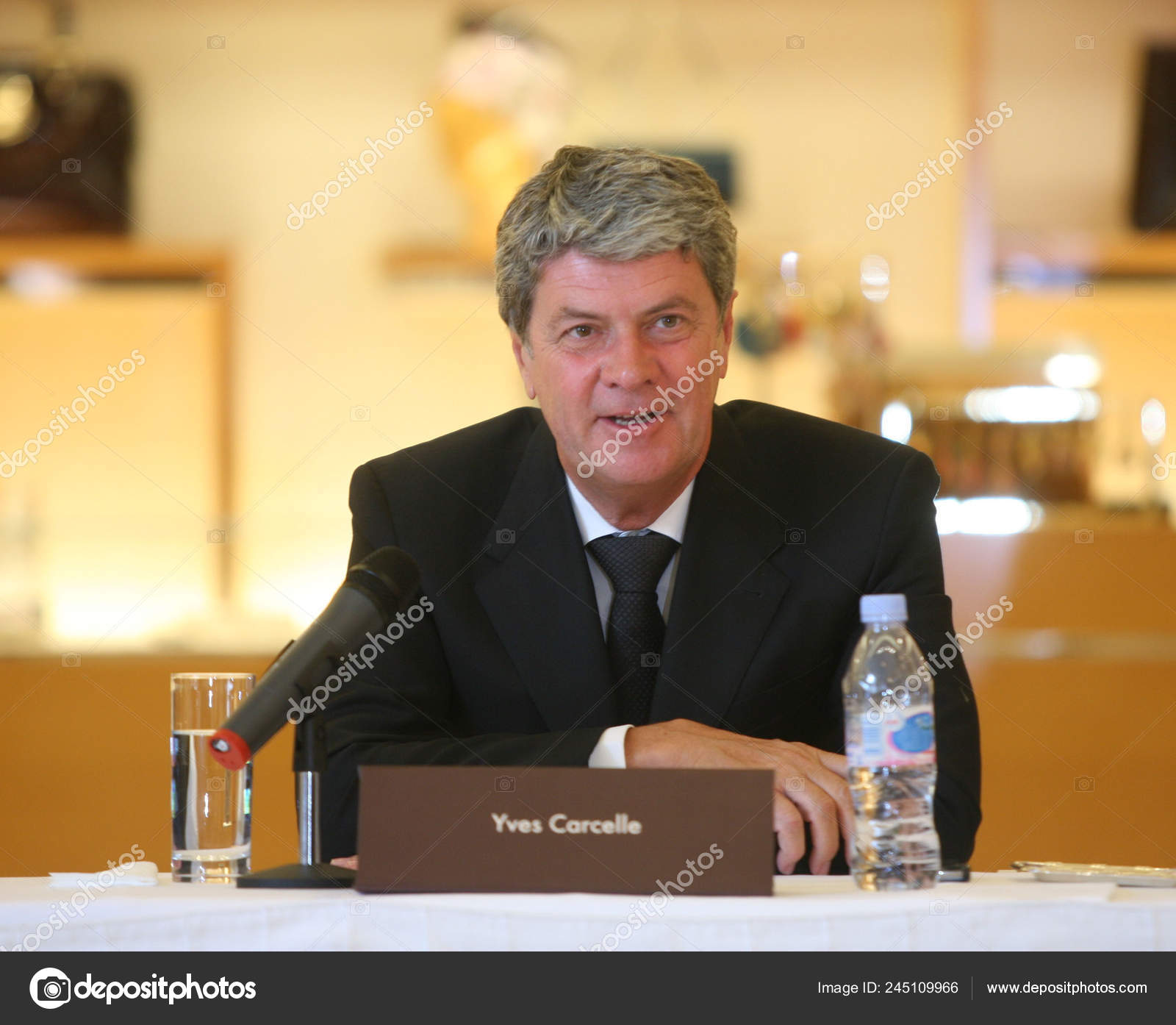 Yves Carcelle, Chairman and CEO of Louis Vuitton, is seen during the  opening ceremony of the Louis Vuitton flagship store at the Chengdu Yanlord  Landm Stock Photo - Alamy