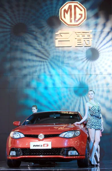 Моделі Представляють Saic Шанхай Автомобільної Промисловості Корпорації Групи Mg6 Шанхай — стокове фото