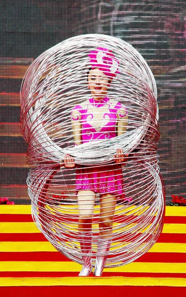 Jin Linlin Poseedor Del Récord Mundial Guinness Hula Hoop Actúa — Foto de Stock