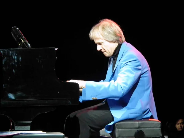 Francouzský Pianista Richard Clayderman Provádí Jeho Koncertě Wuhu City Provincie — Stock fotografie