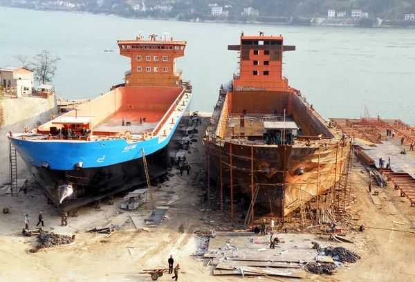 Ven Barcos Construidos Astillero Junto Río Yangtze Río Yangtse Changjiang — Foto de Stock