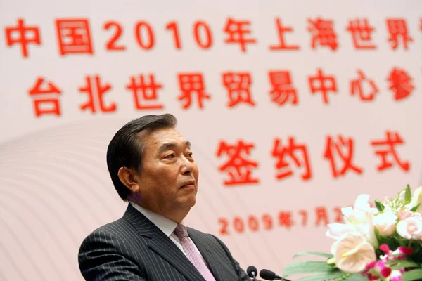 王志カン 台北世界貿易センターの会長の参加のため台北世界貿易センターの 2010 年上海世界万博 中国で火曜日 2009 日調印式で話す — ストック写真