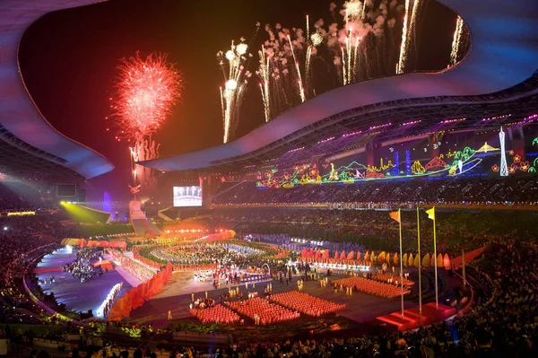 Los Fuegos Artificiales Explotan Durante Ceremonia Clausura Los Juegos Asiáticos —  Fotos de Stock