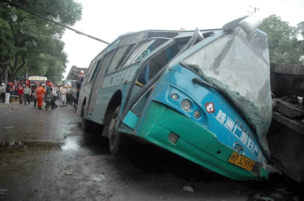 Autobús Visto Destruido Por Viaducto Colapsado Ciudad Zhuzhou Provincia Central — Foto de Stock