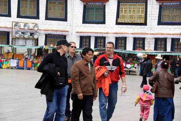 Ausländische Touristen Lhasa Südwestchina Tibet Sonntag April 2009 — Stockfoto