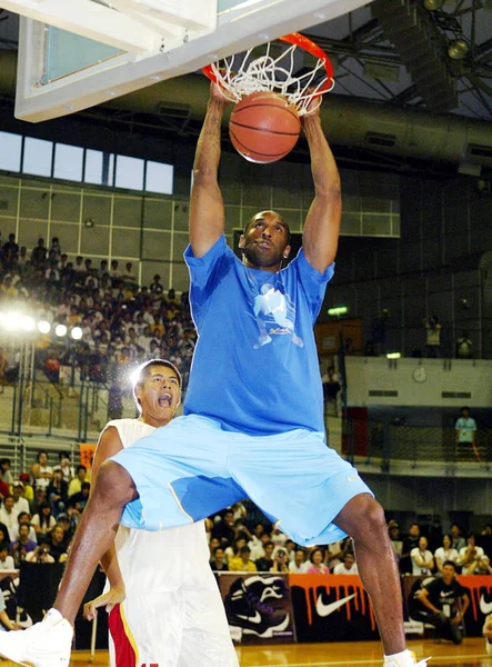 神戸ブライアントのロサンゼルス レイカーズの Nba バスケット ボール プレーヤーは 木曜日 2009 日台湾のバスケット ボール選手と台北 — ストック写真