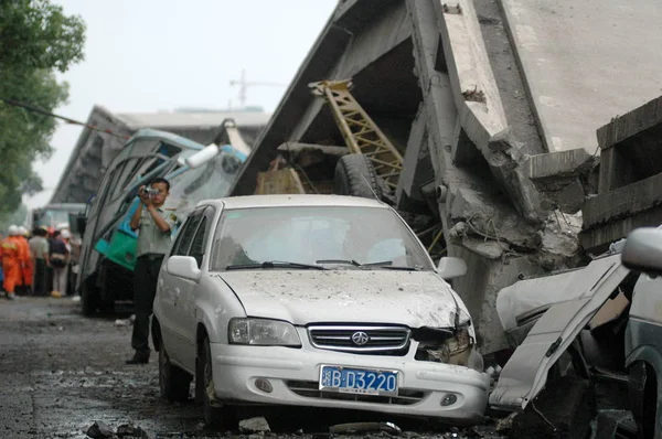 Automobily Autobusy Jsou Spatněny Zničeným Viaduktu Žužhou City Provincii Střední — Stock fotografie