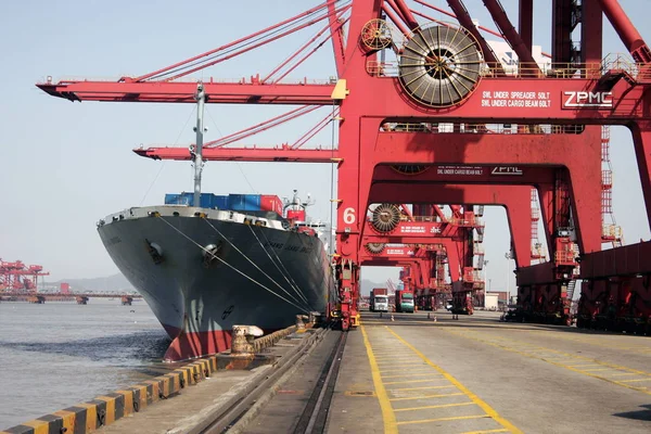Navio Que Transporta Cargas Serem Exportadas Visto Terminal Contêineres Porto — Fotografia de Stock