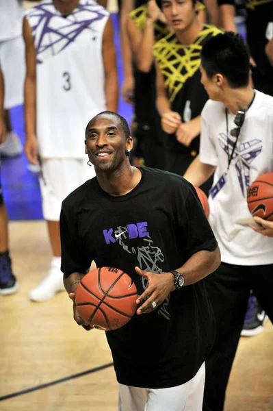 Nba Basketball Player Kobe Bryant Los Angeles Lakers Throws Basketball — Stock Photo, Image