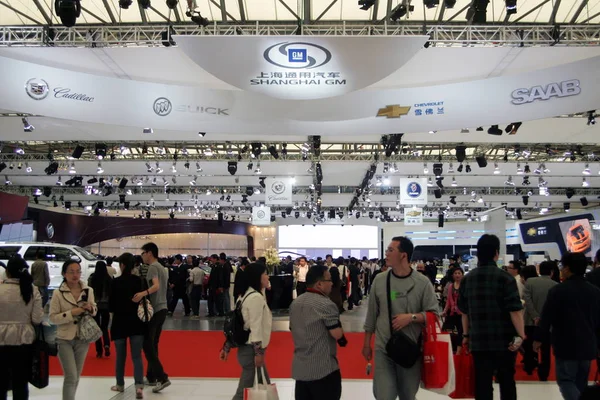 Folle Visitatori Sono Visti Allo Stand Shanghai Presso Auto Shanghai — Foto Stock