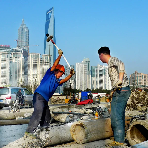 Trabajadores Migrantes Chinos Trabajan Una Obra Construcción Cerca Del Bund — Foto de Stock