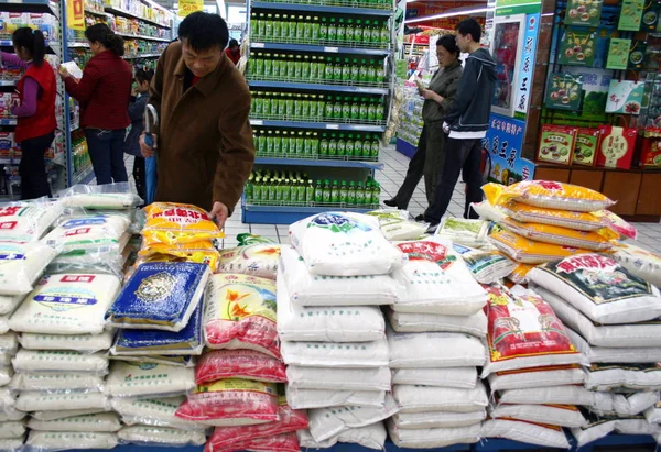 Clientes Chinos Compran Supermercado Fuyang Provincia Chinas Anhui Abril 2008 —  Fotos de Stock