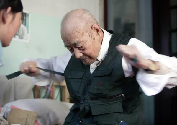 Чжэн Цзи 108 Летний Китайский Профессор Замечен Себя Дома Нанкине — стоковое фото