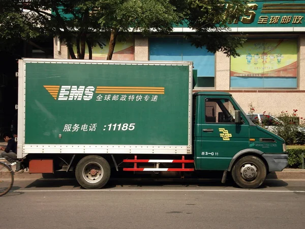 Weergave Van Een Ems Express Bestelwagen Buiten Een China Post — Stockfoto