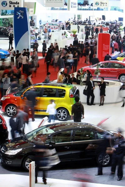 Visitatori Guardano Citroen Automobili Alla Shanghai International Automobile Industry Exhibition — Foto Stock