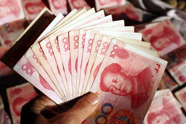 Residente Cinese Conta Banconote Rmb Renminbi Yuan Chongqing Cina Dicembre — Foto Stock
