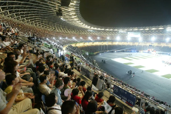 2009年7月16日 星期四 台湾高雄第八届世界运动会开幕式观众观看演出 — 图库照片