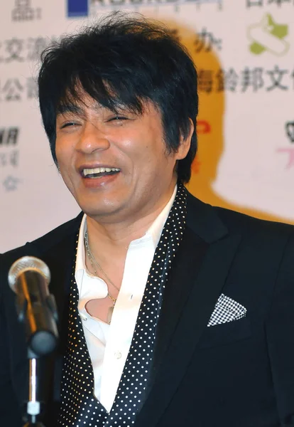 日本歌手 词曲作者雷 阿斯卡在中国上海举行的演唱会新闻发布会上被人看到 2010年11月8日 — 图库照片
