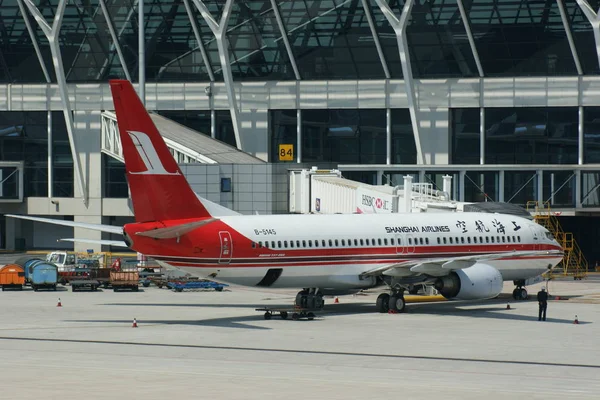 Repülőgépet Shanghai Airlines Látható Pudong Nemzetközi Repülőtéren Sanghajban Kína Május — Stock Fotó