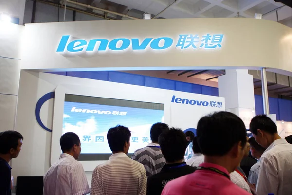 Visitantes São Vistos Stand Lenovo 12Th China Beijing International High — Fotografia de Stock