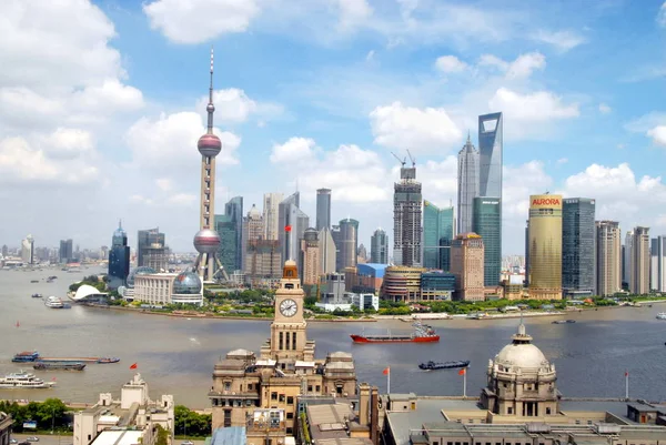 Cityscape Řece Huangpu Lujiazui Finanční Obvod Orientální Perlou Věží Vlevo — Stock fotografie