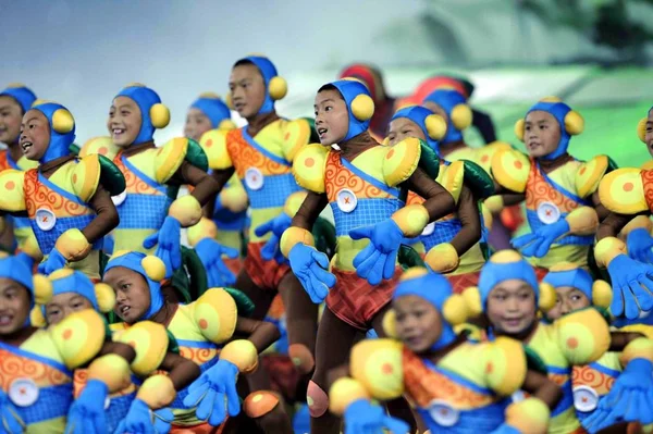 Los Niños Chinos Realizan Durante Ceremonia Apertura Los Juegos Paralímpicos —  Fotos de Stock