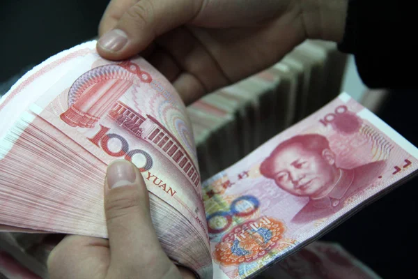 Funcionário Chinês Conta Notas Rmb Renminbi Yuan Banco Cidade Nantong — Fotografia de Stock