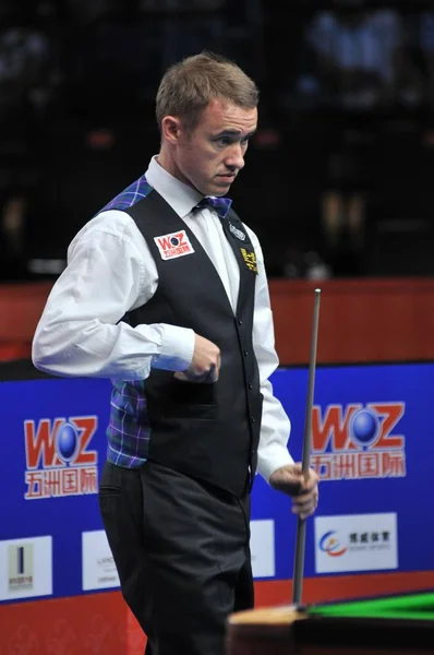 Scotlands Stephen Hendry Úgy Véli Miközben Versenyeznek Chinas Ding Junhui — Stock Fotó