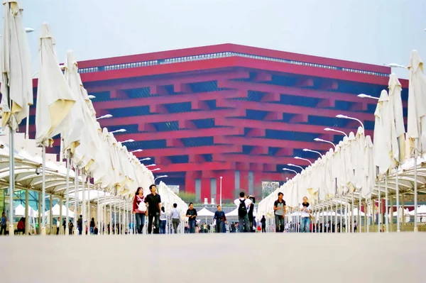 Visitors Walk China Pavilion World Expo Park Shanghai China October — Stock Photo, Image