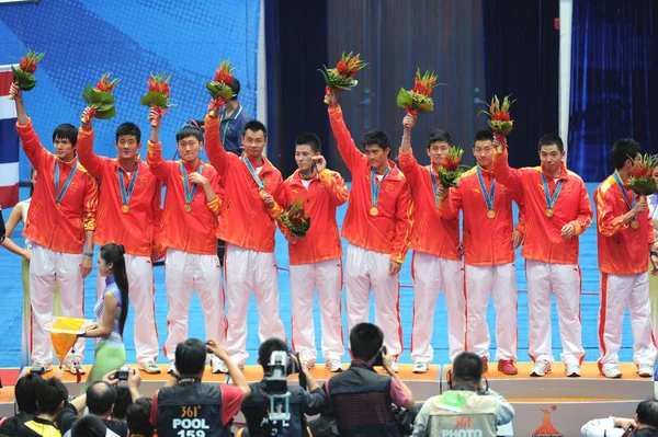 Equipe China Celebra Medalha Ouro Pódio Durante Cerimônia Premiação Para — Fotografia de Stock