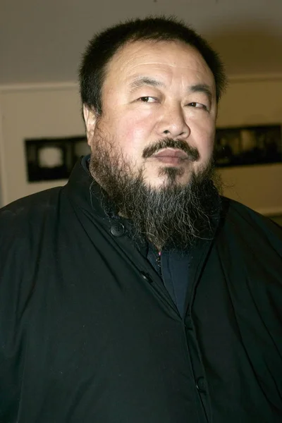 Artista Chinês Weiwei Visto Durante Uma Exposição Fotografia Pequim China — Fotografia de Stock