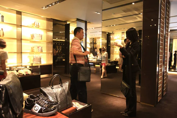 Los Clientes Son Vistos Recién Inaugurada Tienda Insignia Gucci Shanghai — Foto de Stock