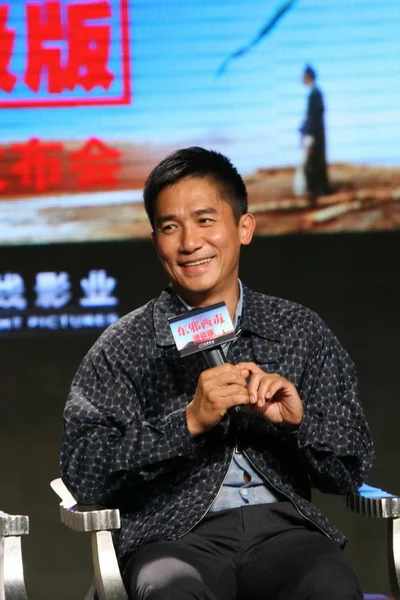 Hong Kong Sänger Und Schauspieler Tony Leung Beantwortet Fragen Auf — Stockfoto