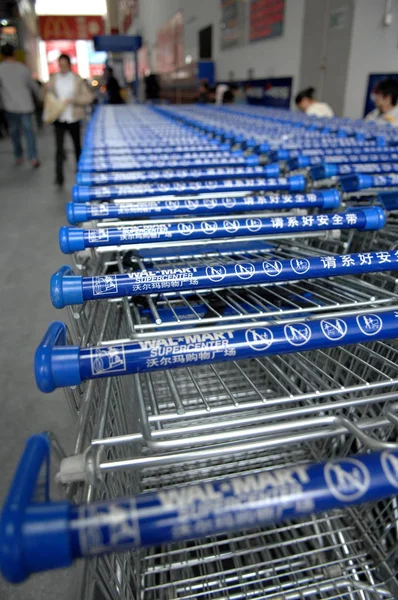 Shopping Carts Seen Wal Mart Supercenter Fuzhou City Southeast Chinas — Stock Photo, Image