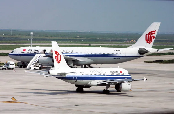 Planes Air China Látták Parkolt Pudong Nemzetközi Repülőtéren Sanghajban Kínában — Stock Fotó