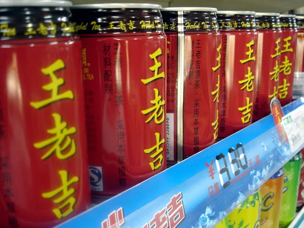 Las Latas Hierbas Wanglaoji Ven Para Venta Supermercado Ciudad Suzhou — Foto de Stock
